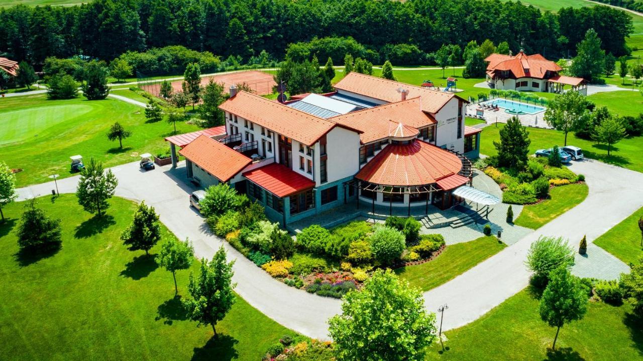 Hotel Forest Hills Зирц Екстериор снимка