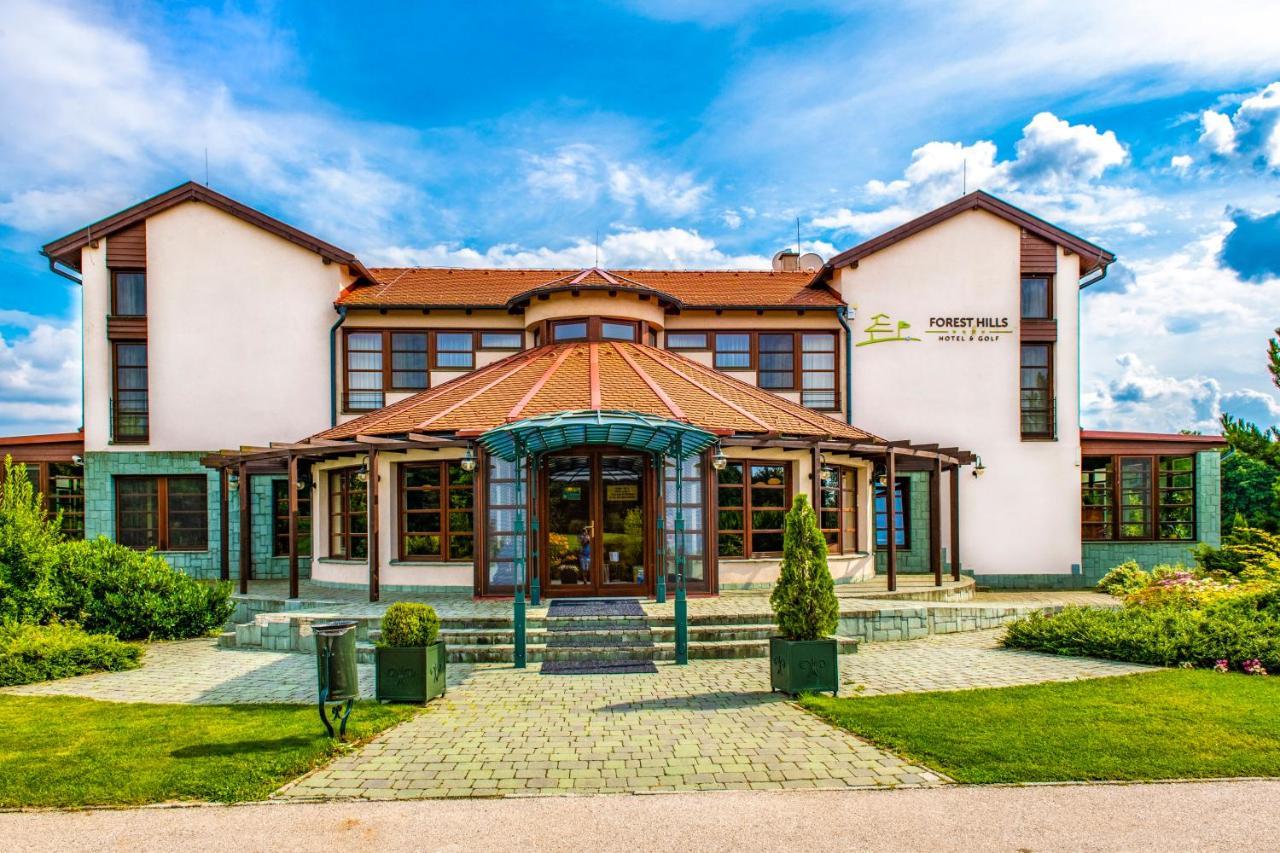 Hotel Forest Hills Зирц Екстериор снимка