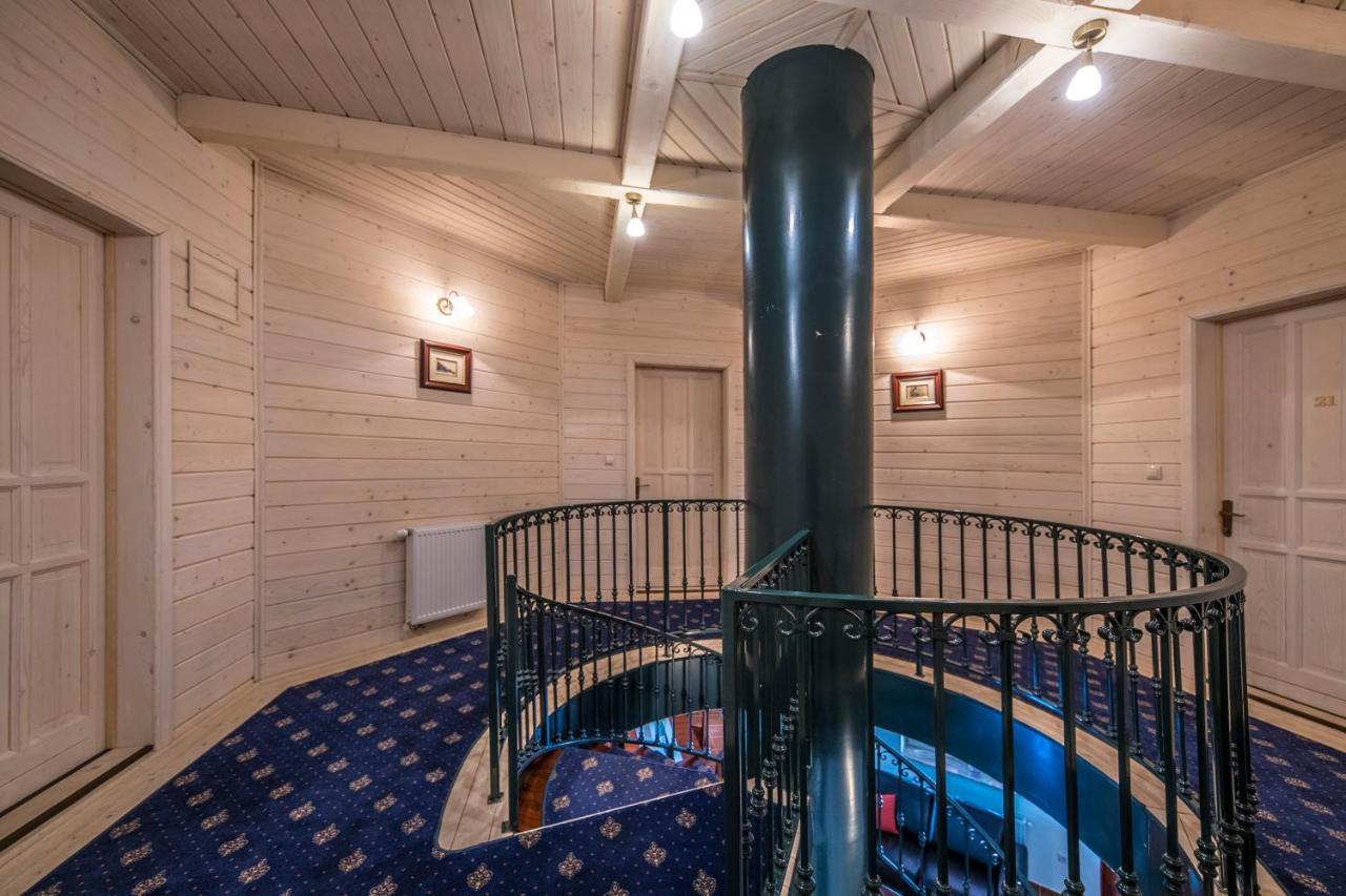 Hotel Forest Hills Зирц Екстериор снимка