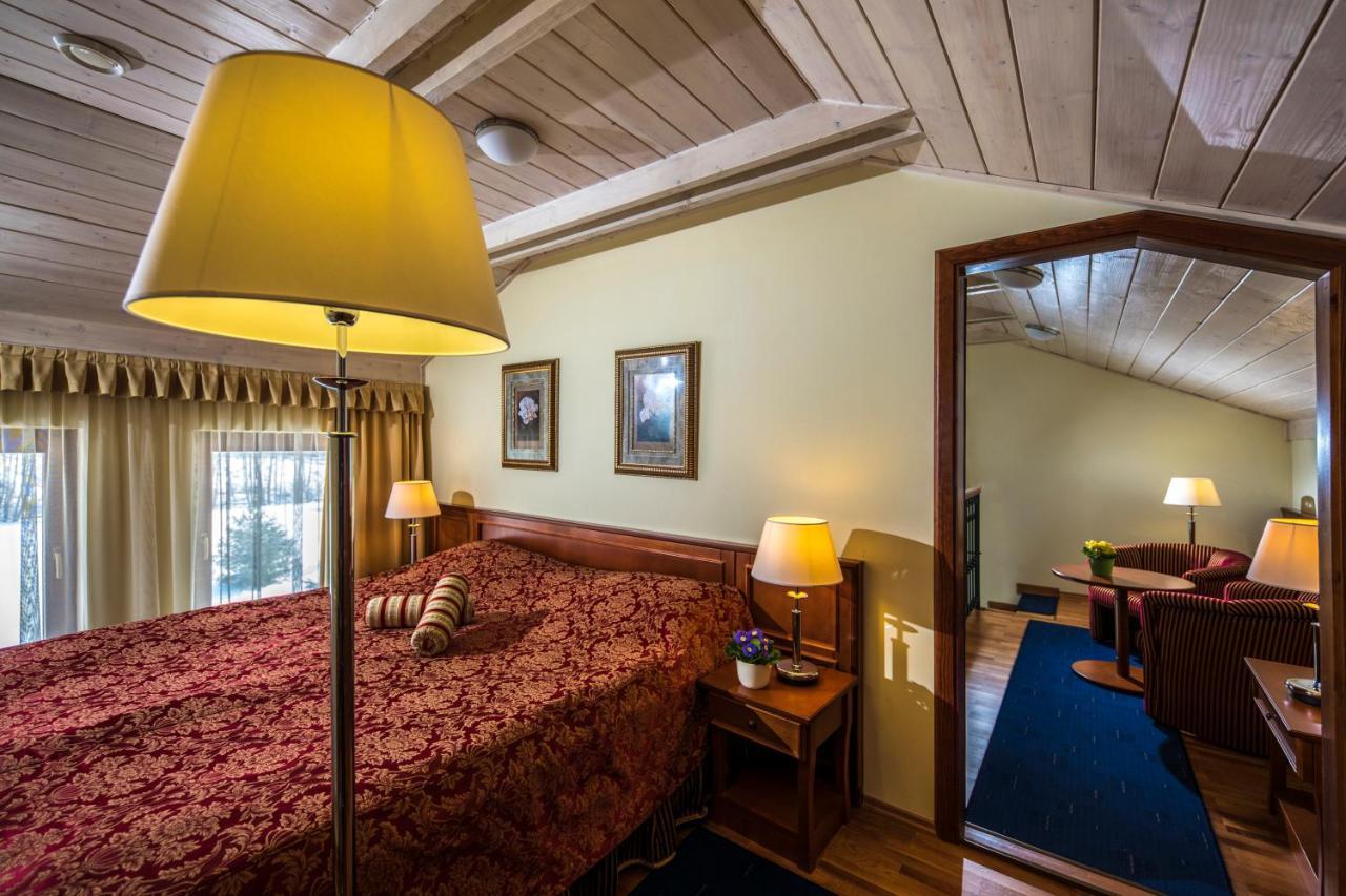 Hotel Forest Hills Зирц Екстериор снимка