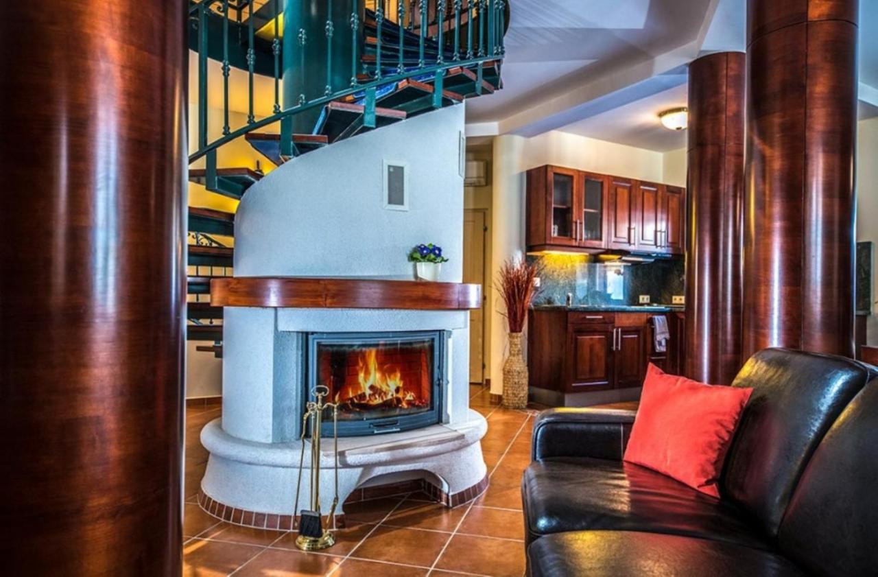 Hotel Forest Hills Зирц Екстериор снимка