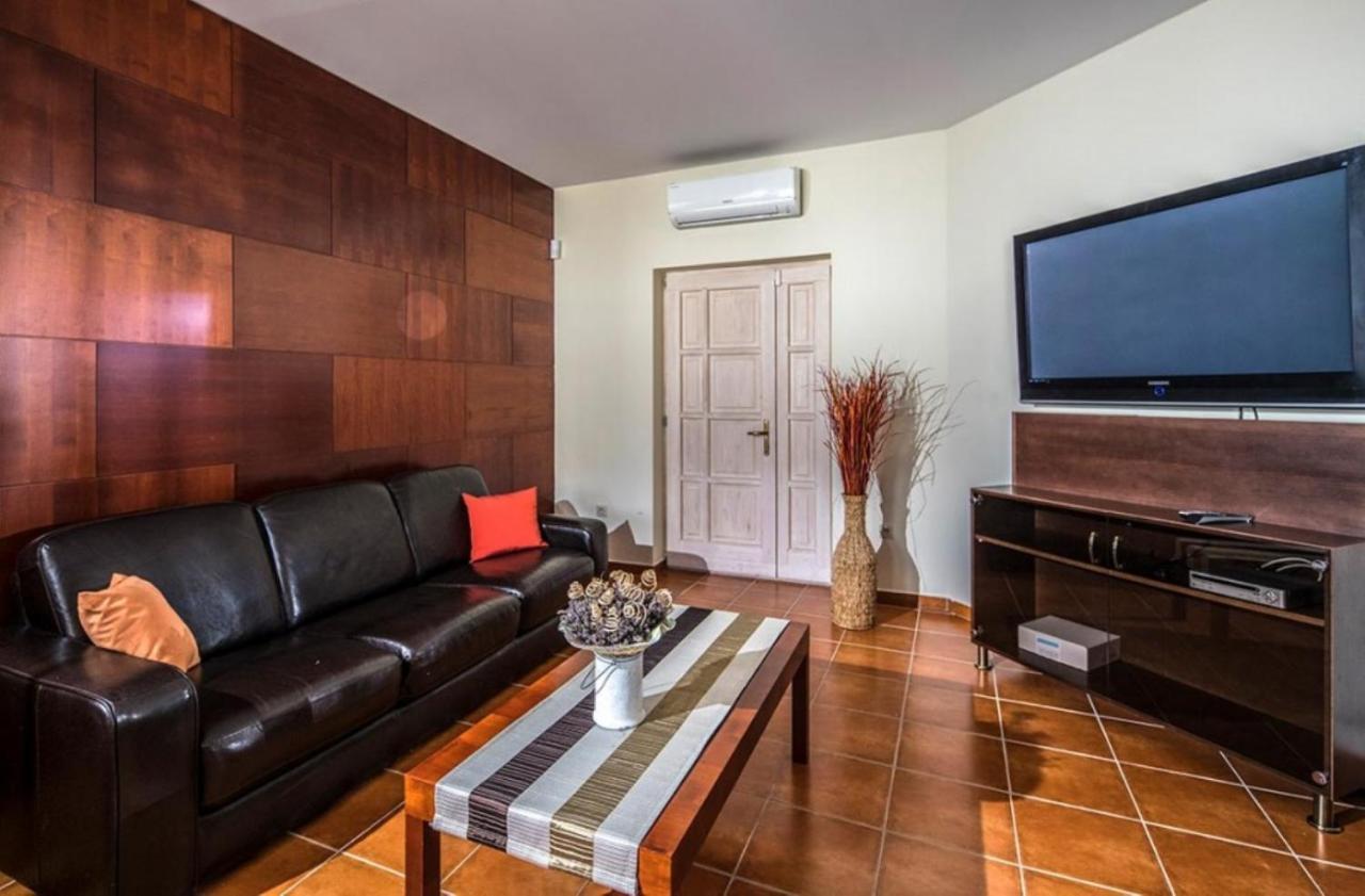 Hotel Forest Hills Зирц Екстериор снимка