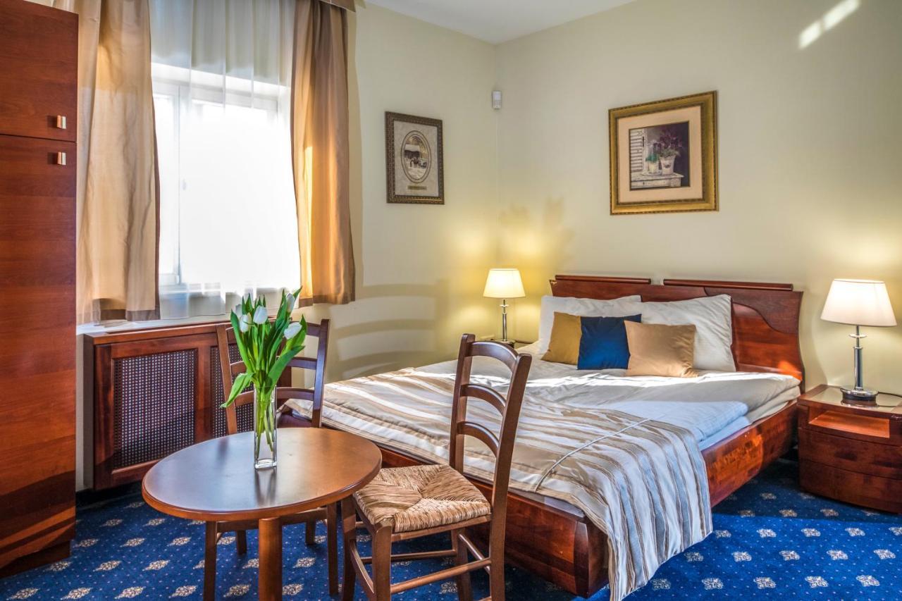 Hotel Forest Hills Зирц Екстериор снимка