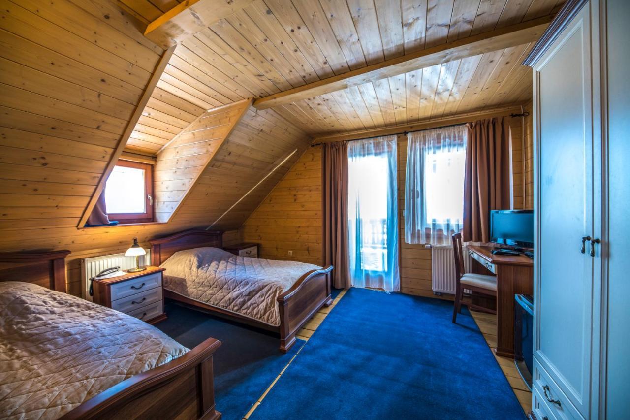 Hotel Forest Hills Зирц Екстериор снимка