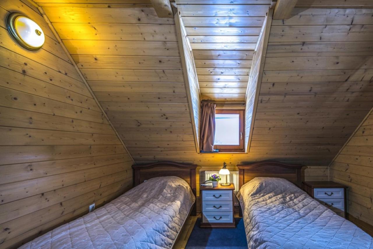 Hotel Forest Hills Зирц Екстериор снимка