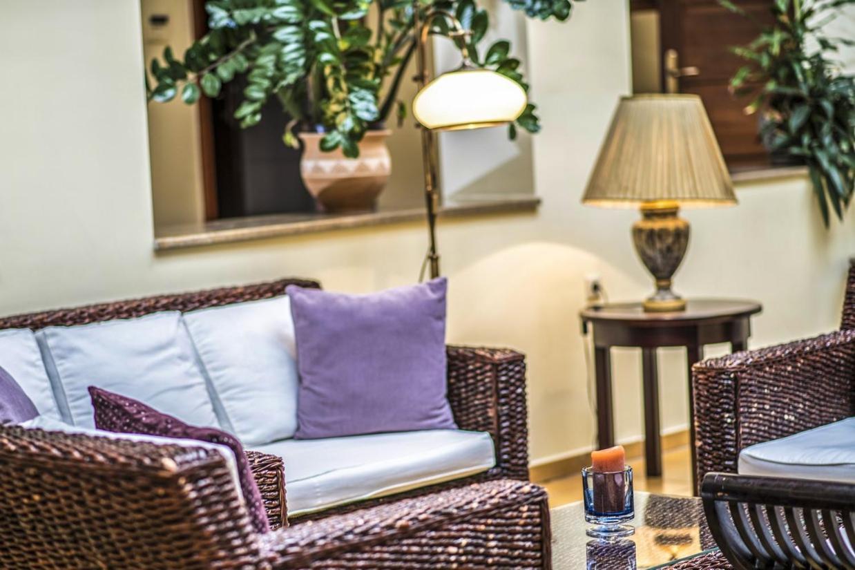 Hotel Forest Hills Зирц Екстериор снимка