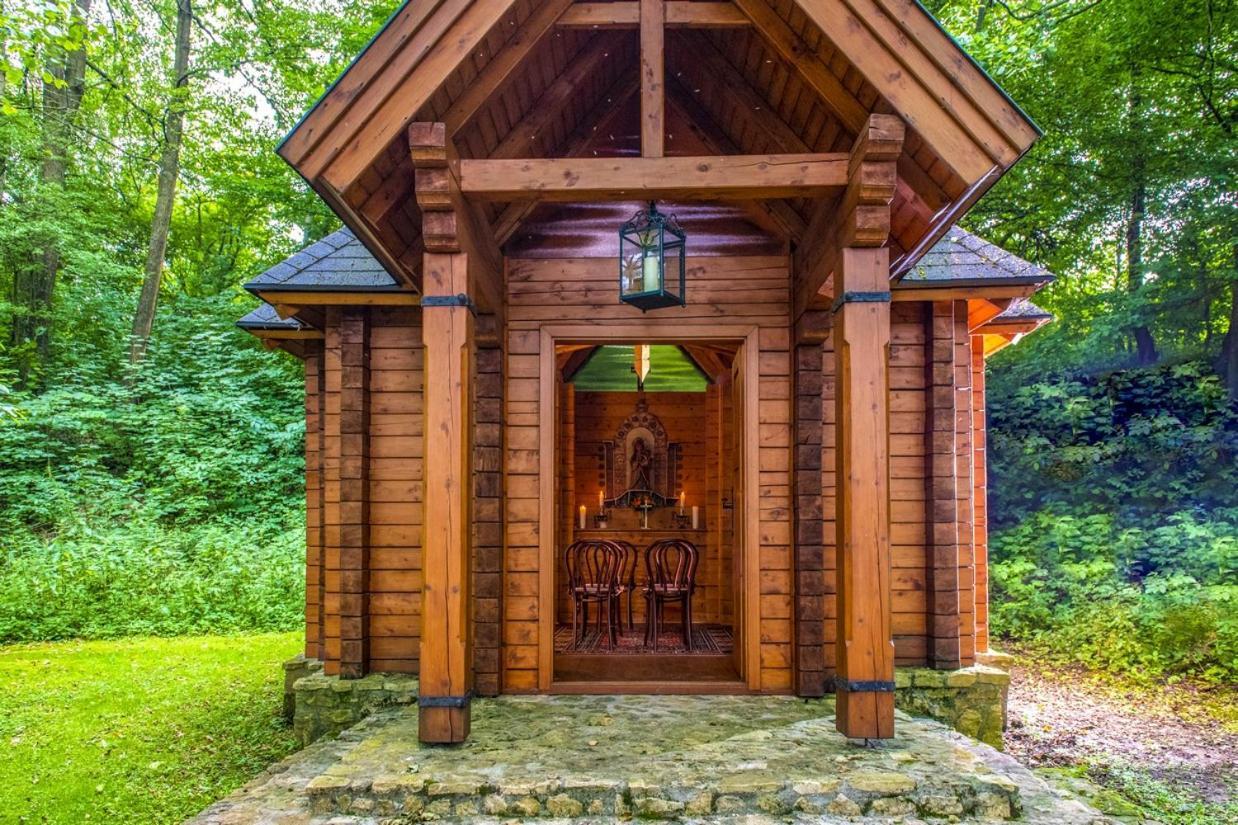 Hotel Forest Hills Зирц Екстериор снимка