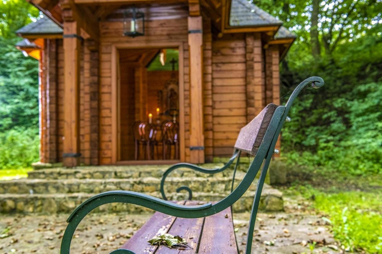 Hotel Forest Hills Зирц Екстериор снимка