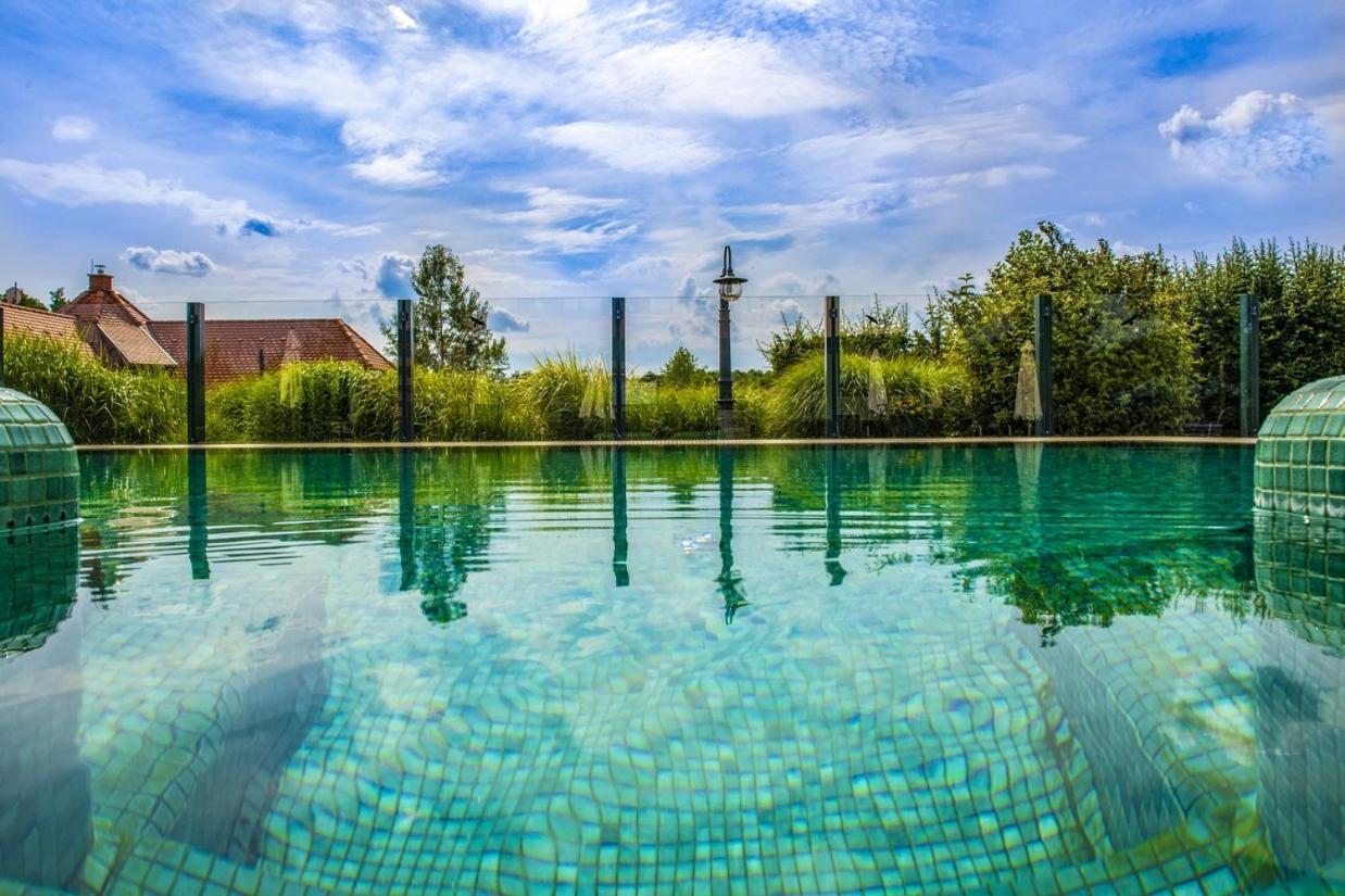 Hotel Forest Hills Зирц Екстериор снимка