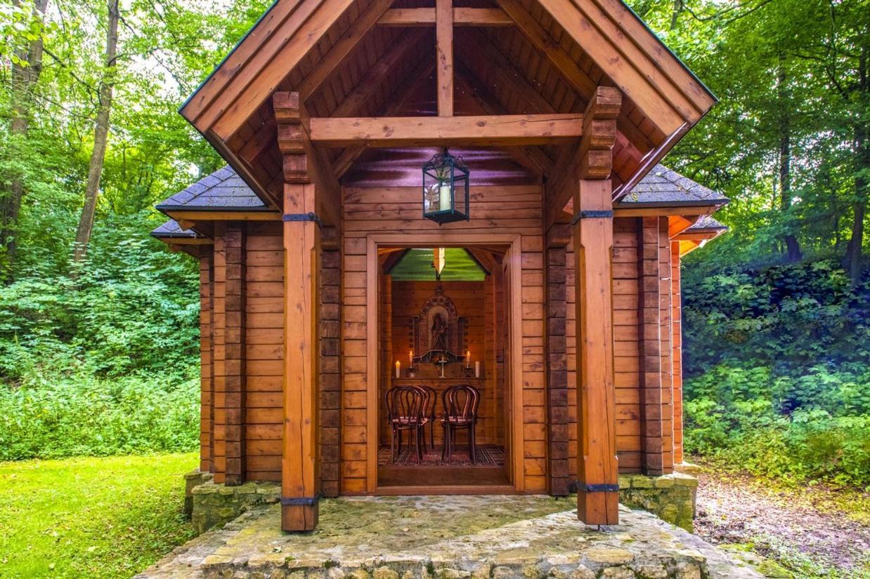 Hotel Forest Hills Зирц Екстериор снимка